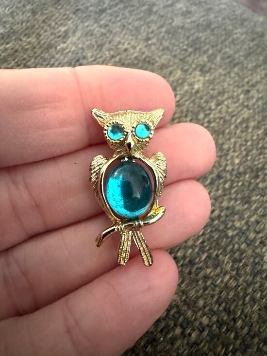 None Jewelry - Vintage Gold-Tone Owl Brooch Blue Rhinestone Glass Retro Costume Jewelry Pin
